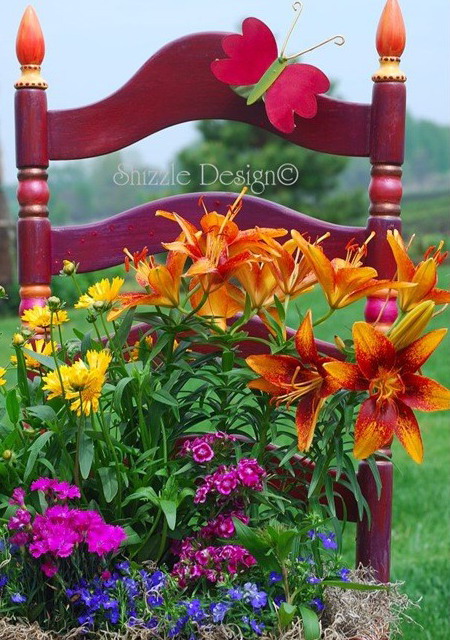 planting-flowers-in-chairs-colorful13 (450x640, 128Kb)