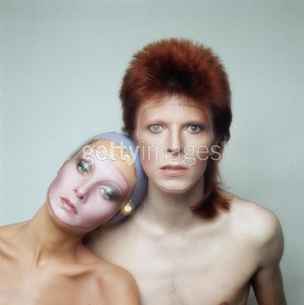 sng david bowie&model twiggy 2004 (593x594, 27Kb)