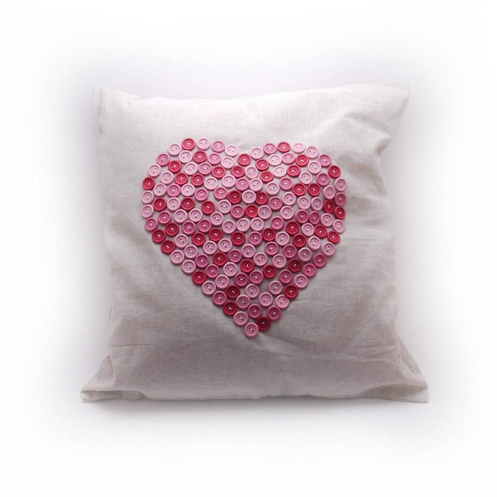 original_button-heart-linen-cushion (700x700, 192Kb)