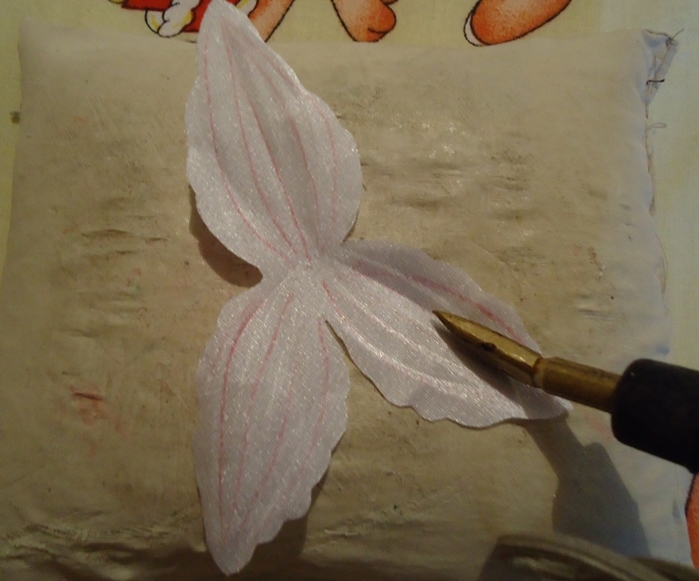 как сделать цветы орхидеи из ткани (2) (700x581, 227Kb)