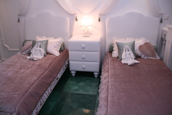 Bedroom-Design-In-The-Style-Of-Alices-Adventures-In-Wonderland-31 (700x466, 170Kb)