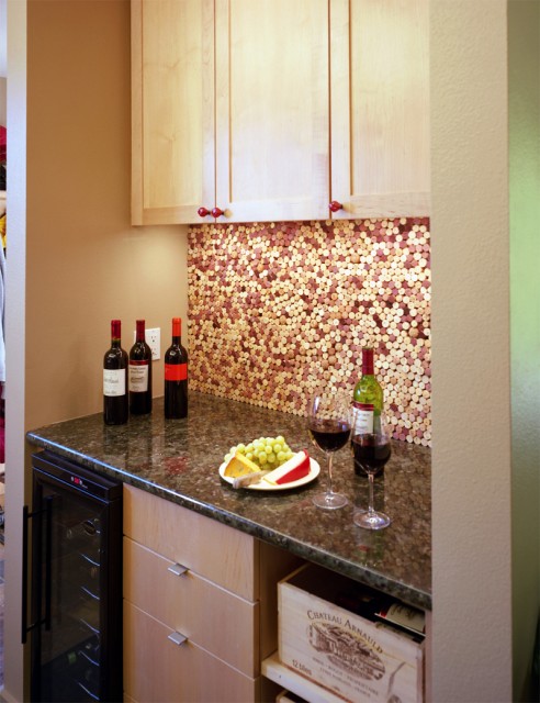 diy-wine-cork-kitchen-backsplash (492x640, 80Kb)
