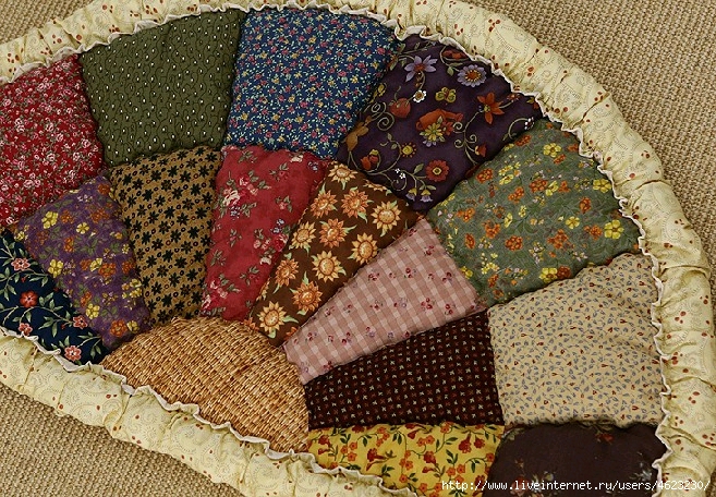 Различные способы вязания коврика из старых вещей