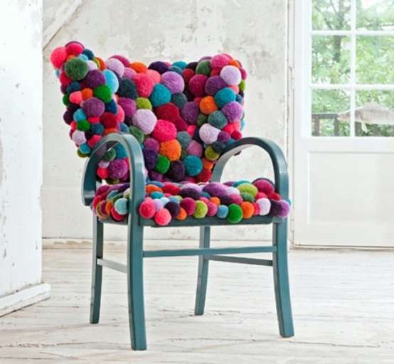 colorful-and-cozy-pompom-chairs-and-rugs-1-554x512 (554x512, 117Kb)