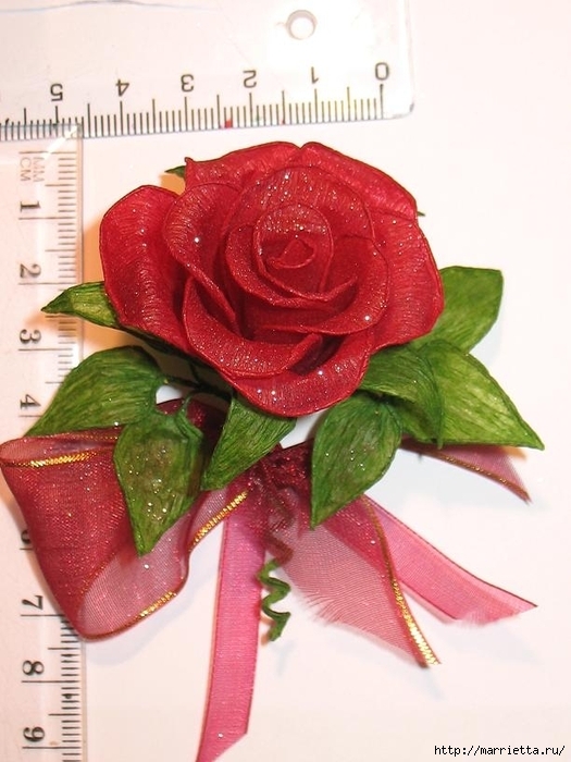 Очень красивые розы из гофрированной бумаги (25) (525x700, 234Kb)