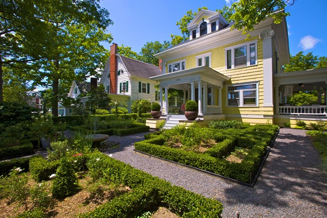 formal-front-yard-front-yard-hedges-a-j-miller-landscape-architecture_8085 (636x424, 420Kb)