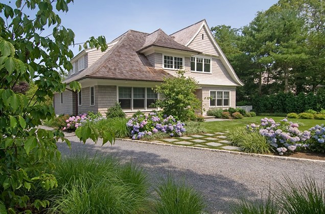 front-yard-landscaping-with-hydrangeas-barry-block-landscape-design-contracting_2914 (636x420, 350Kb)