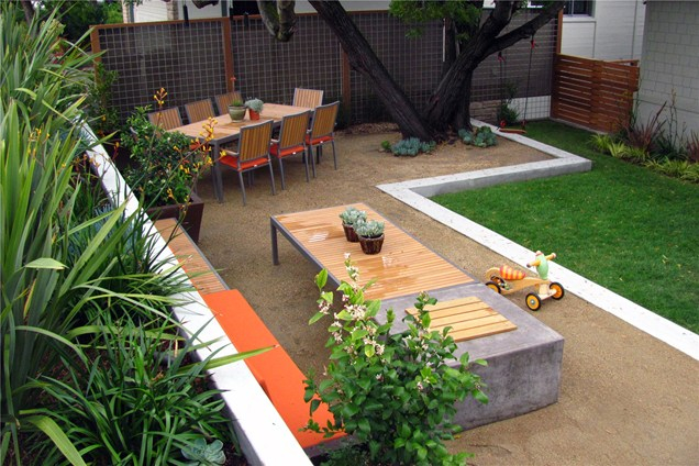 secluded-front-yard-area-shades-of-green-landscape-architecture_1739 (636x424, 329Kb)