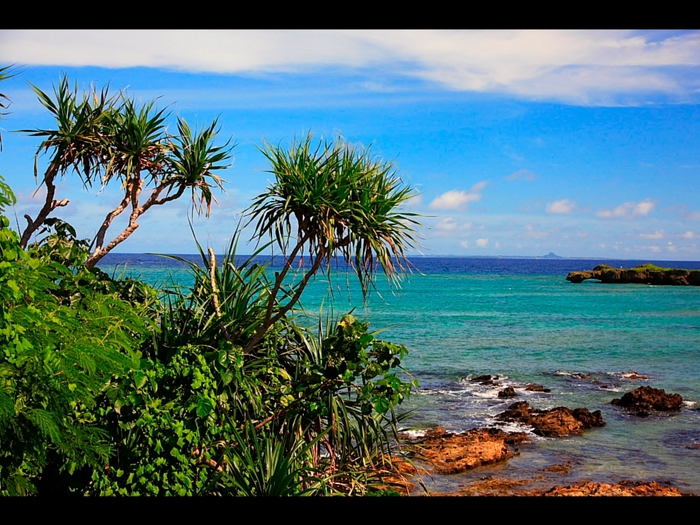 sea near the Manza beach (700x525, 327Kb)