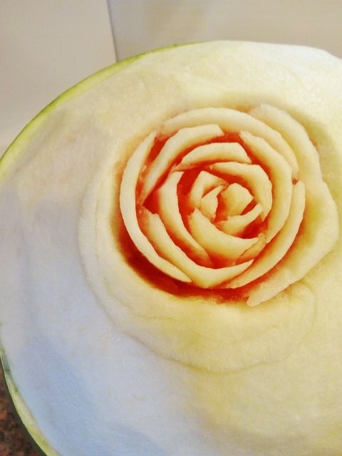 карвинг. розы из арбуза. салат из ананасов (55) (480x640, 160Kb)