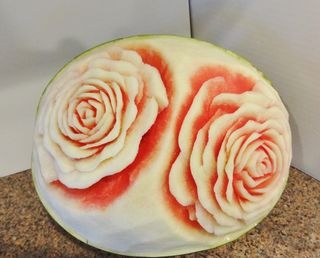 карвинг. розы из арбуза. салат из ананасов (69) (320x258, 46Kb)