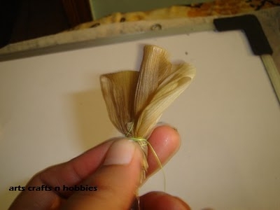 букет цветов из листьев кукурузы - талаша, мастер-класс (30) (400x300, 41Kb)