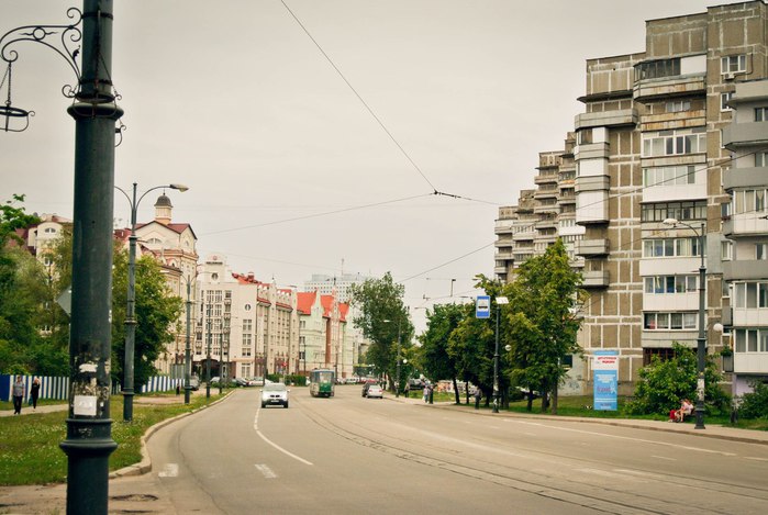 Город основа. Калининград контраст. Контраст архитектуры в Калининграде. Калининград контраст Европа. Калининград контраст с хрущевками.