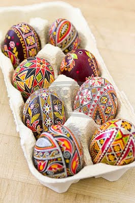 Easter - Easter decor - holiday decorating - decor - easter bunny - easter egg - ornately painted easter eggs -  via pinterest (266x400, 32Kb)