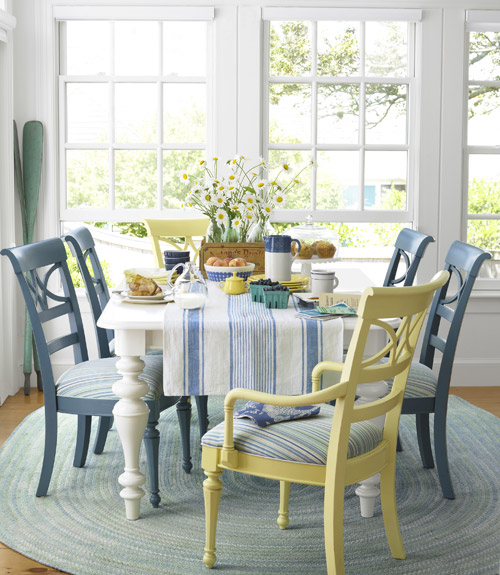 blue-and-yellow-dining-room-chairs-cape-cod-house-0612-xln (500x575, 99Kb)