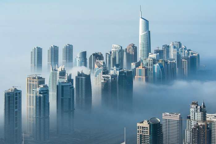 a-blaze-with-light-dubai-in-fog-sebastian-opitz-4 (700x465, 217Kb)