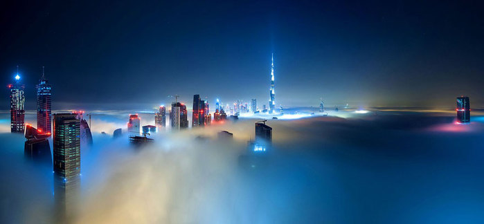 a-blaze-with-light-dubai-in-fog-sebastian-opitz-7 (700x324, 34Kb)