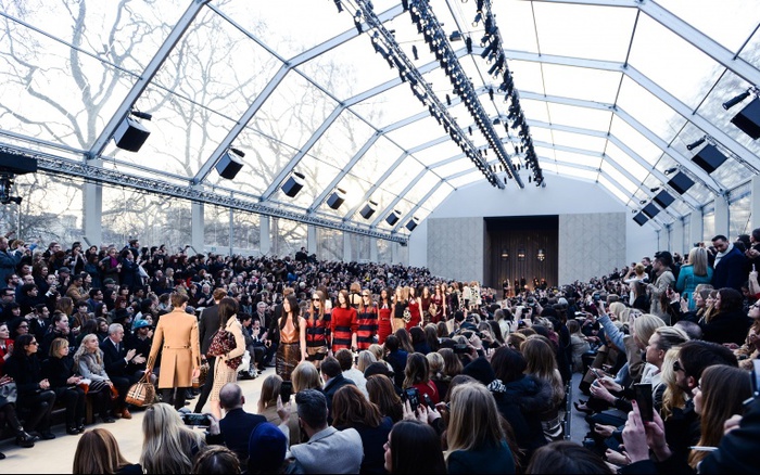 burberry-prorsum-rtw-fw2013-candids-01_180802543880.jpg_carousel_parties (700x438, 174Kb)