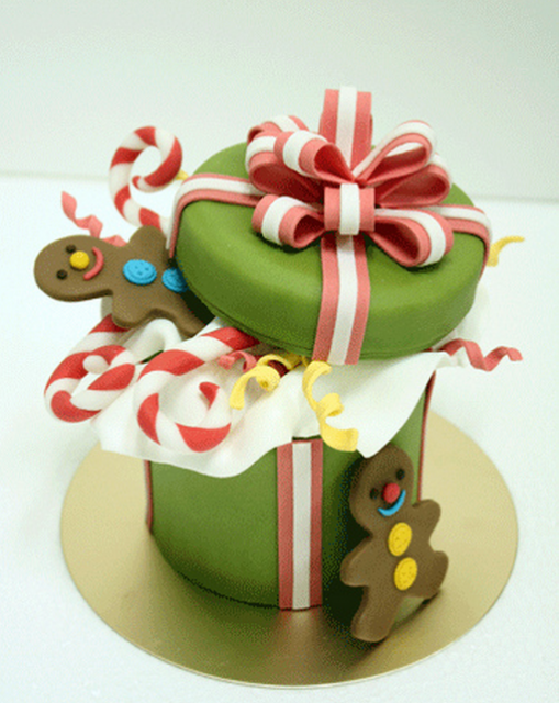 Christmas gift box cake with cookie man (509x640, 478Kb)