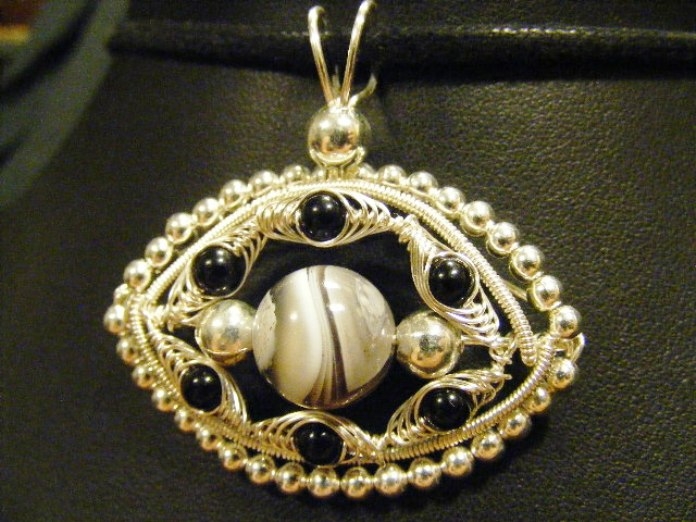 botswana_agate_and_onyx_evil_eye_by_backtoearthcreations-d4qvbnh (696x522, 233Kb)