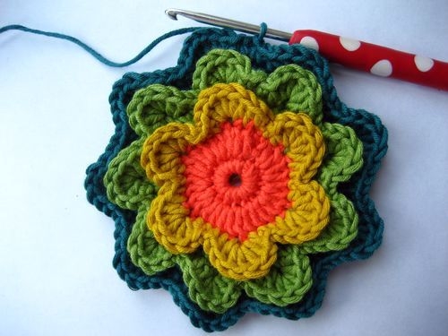 Beautiful%2520Colorful%2520Flower%2520Petal%2520Pillow%2520Technique%2520done%2520in%2520rounds%25201w (500x375, 113Kb)