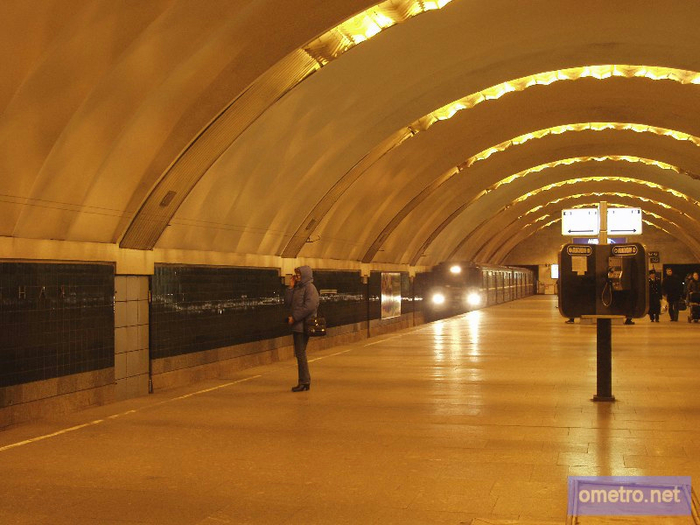 Метро удельная. Станция метро Удельная 1982 год. Петроградская Удельная метро. Станция метро Удельная Санкт-Петербург. Метро Удельная 2005 год.