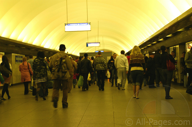 Метро гостиный двор фото внутри