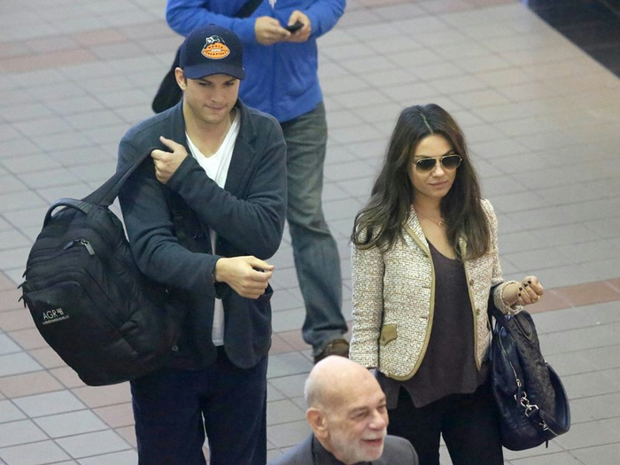 ashton-mila-lax-30sept13-01 (700x525, 319Kb)