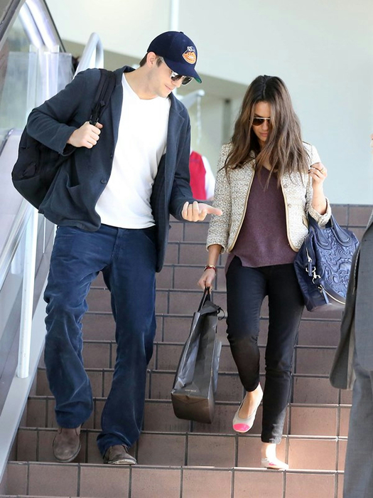 ashton-mila-lax-30sept13-04 (525x700, 339Kb)