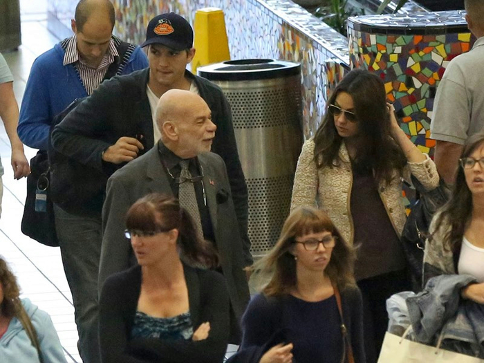 ashton-mila-lax-30sept13-10 (700x525, 393Kb)