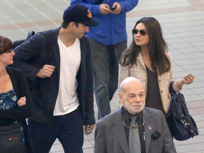 ashton-mila-lax-30sept13-13 (700x525, 349Kb)