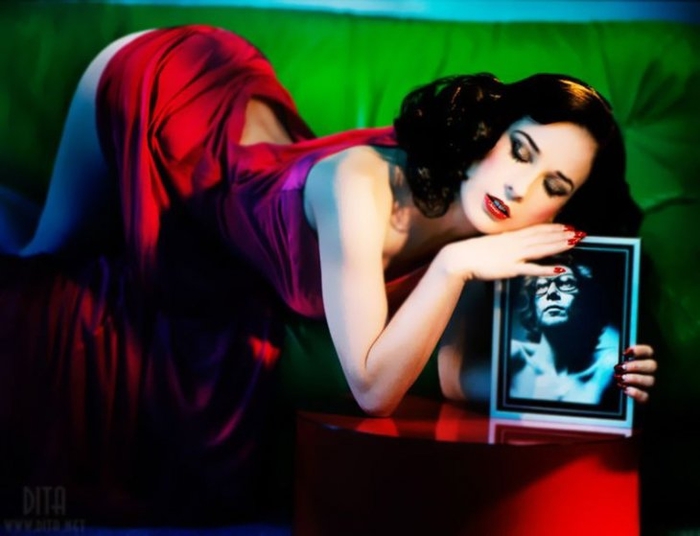 1243929224_011_dita (700x536, 169Kb)