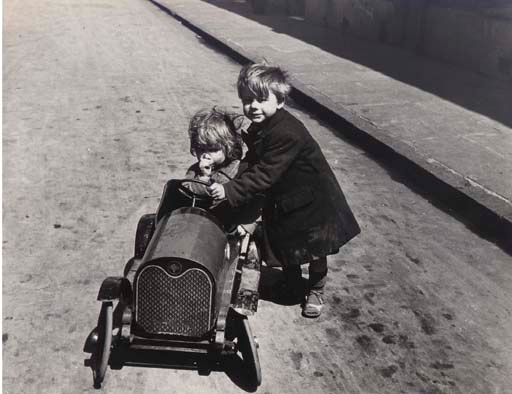 East End Children, 1930s, Bill Brandt. (512x394, 115Kb)