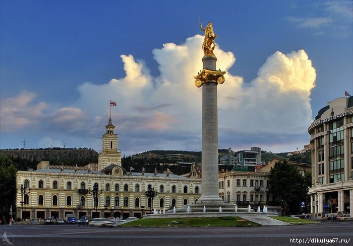 800px-Tavisupleba_square._Monument_of_St._George (700x489, 229Kb)