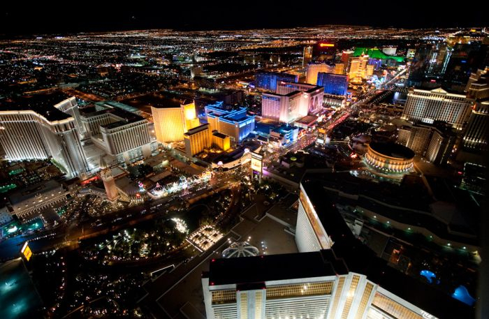 night_photos_of_las_vegas_and_new_york_11 (700x457, 381Kb)