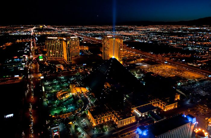 night_photos_of_las_vegas_and_new_york_13 (700x458, 370Kb)