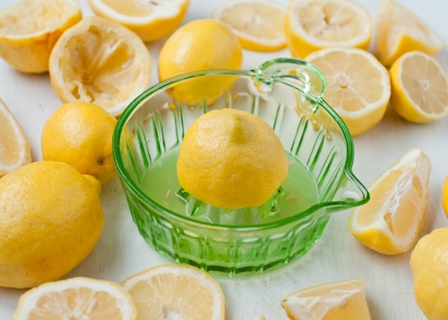 lemonade-101-juicing-lemon (500x357, 177Kb)