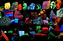 220px-Fluorescent_minerals_hg (220x142, 13Kb)