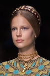 Превью Valentino-Spring-2014-Hair-Makeup-Runway-Pictures (364x550, 111Kb)