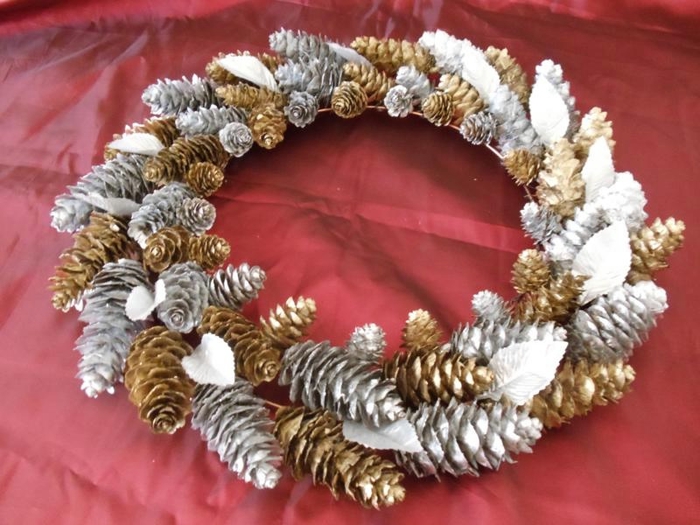 gold-and-silver-pine-cone-wreath-31-p (700x525, 260Kb)