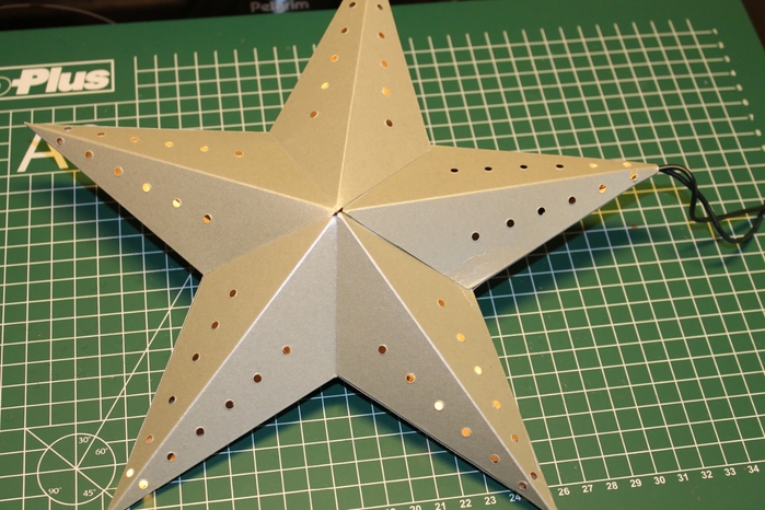 Светящаяся рождественская звезда из картона своими руками (14) (700x466, 264Kb)