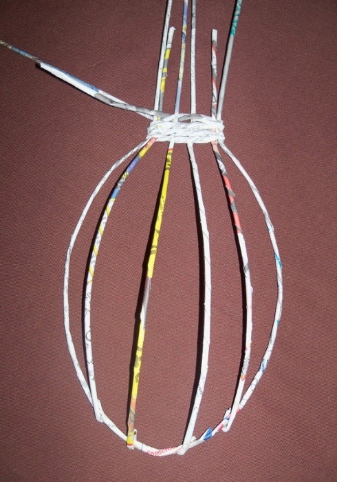 Плетение из газет. Декоративная ложка с подсолнухом в технике канзаши (24) (490x700, 290Kb)