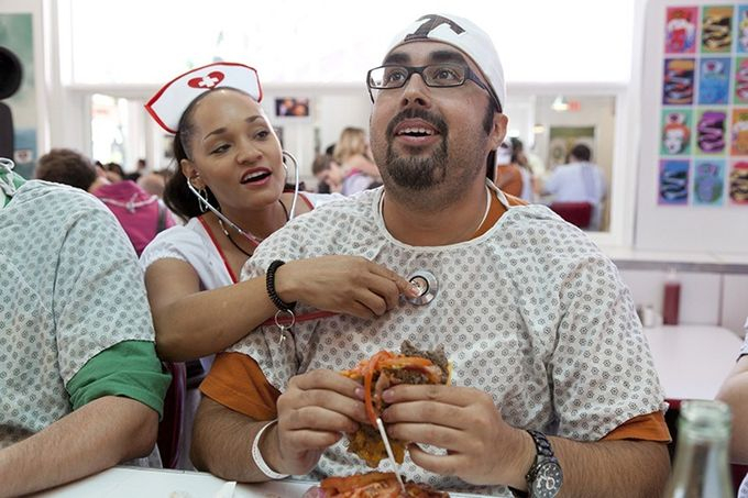  Heart Attack Grill 1 (680x453, 254Kb)