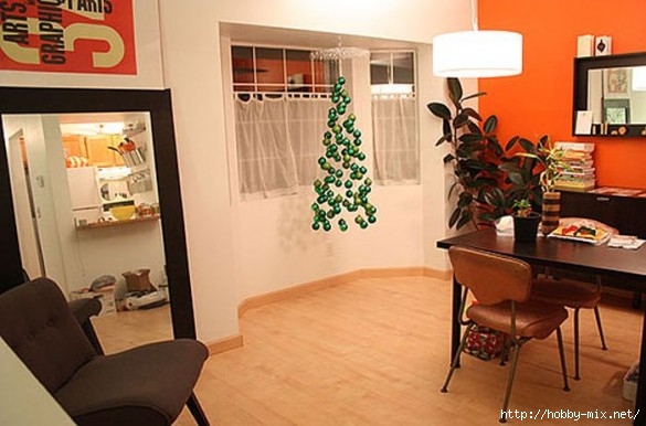 Alternative-Christmas-tree-ideas-tree-from-plastic-globes-585x386 (585x386, 137Kb)