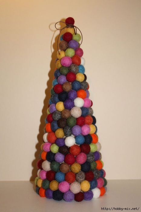 Alternative-Christmas-tree-ideas-tree-from-wool-cat-toys (466x700, 95Kb)