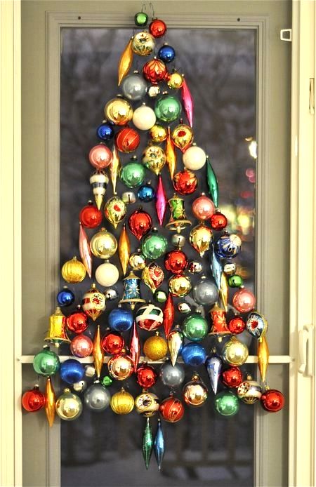 classic-ornaments-wall-christmas-tree (450x694, 122Kb)