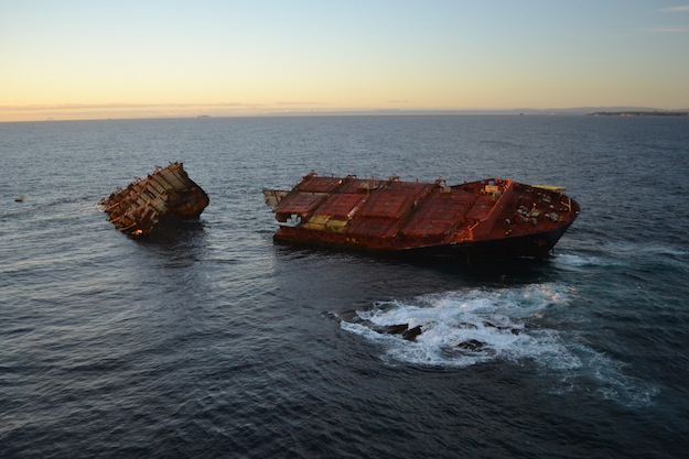 Реферат: An Overview Of The Exxon Valdez Oil