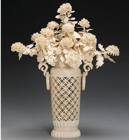 large pieced ivory vase of flowers 410 (600x646, 103Kb)