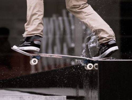 148260-skateboarding-awesome (500x379, 24Kb)