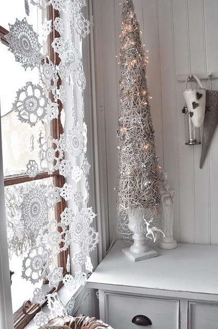 how-to-use-snowflakes-in-winter-decor-ideas-14 (425x640, 185Kb)